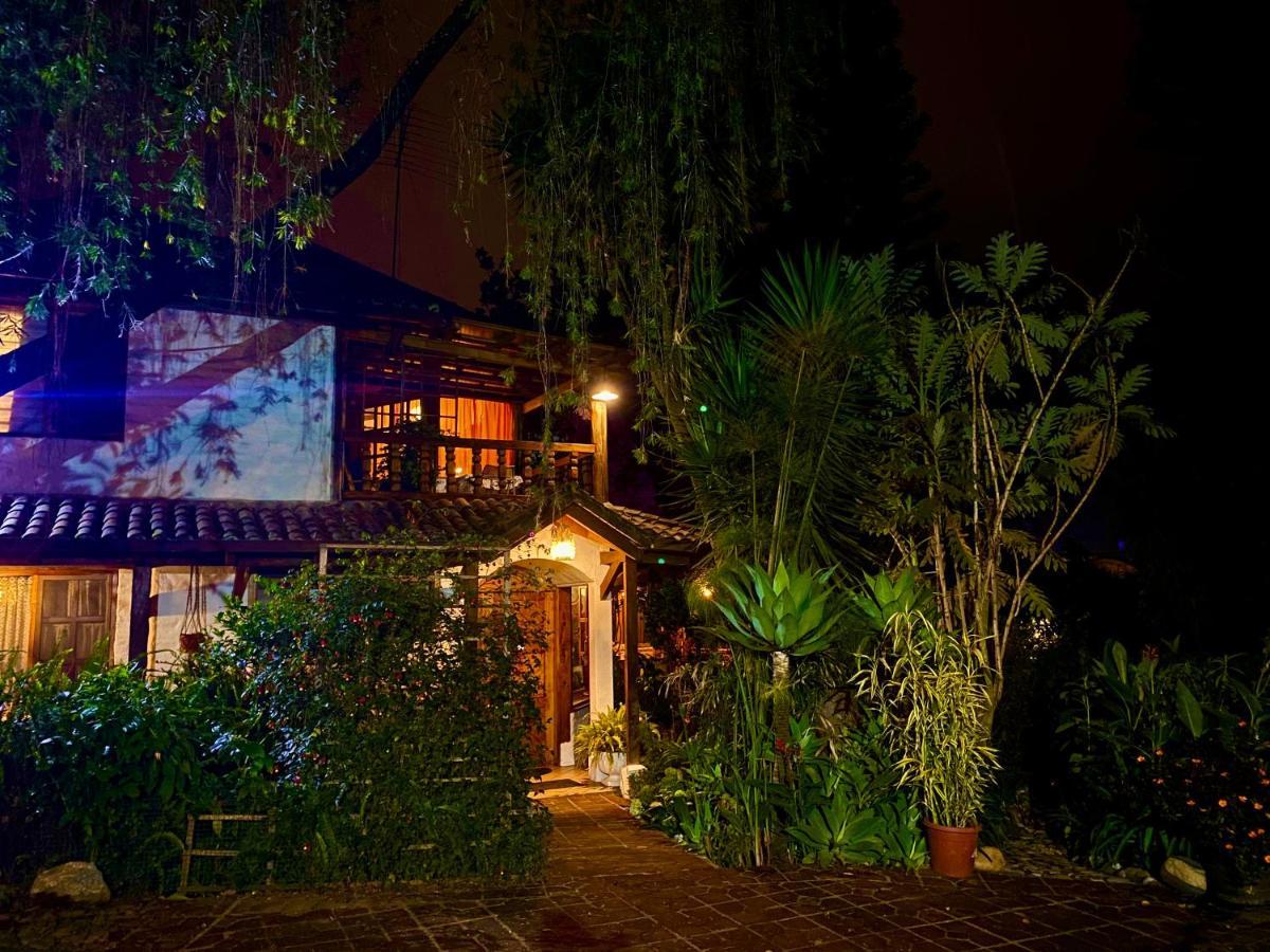 Casa Magnolia Bed and Breakfast Cumbayá Exteriör bild